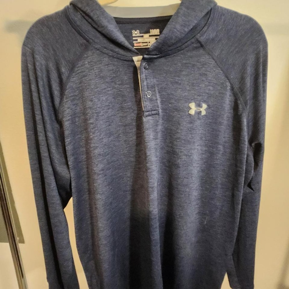 UNDER ARMOUR blue long sleeve